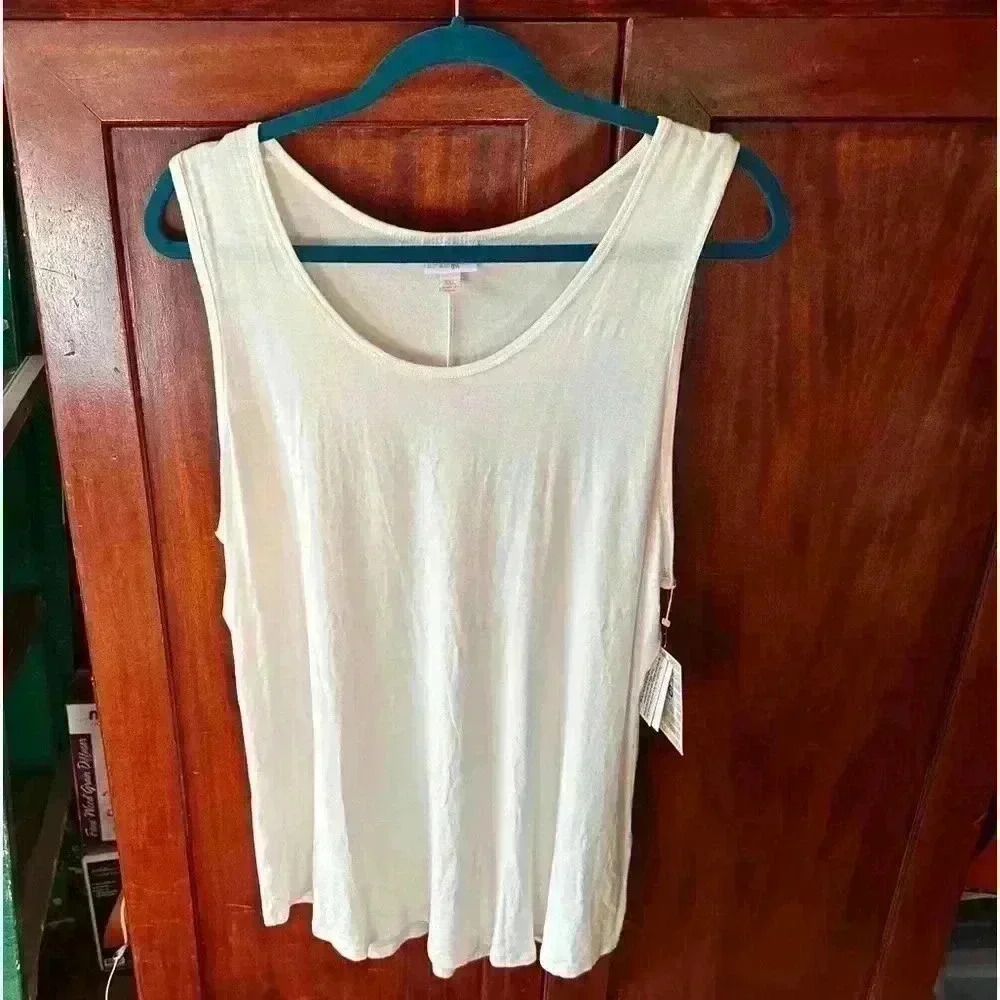 Lularoe 3XL ivory tank top. NWT.‎ Stretchy